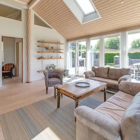 度假居 Three-bedroom Holiday In *